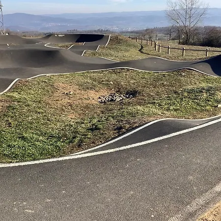 Authentique Pour 2-3 Pers. Avec Cour, Terrain Et Peche, A Proximite De Brioude Et Blesle - Fr-1-582-353 別荘